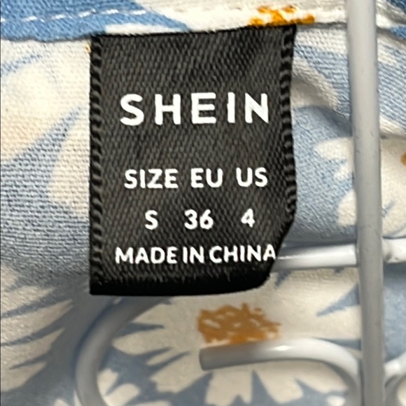 SHEIN Blue White Daisy Button Flowers Top Blouse - Picture 2 of 7